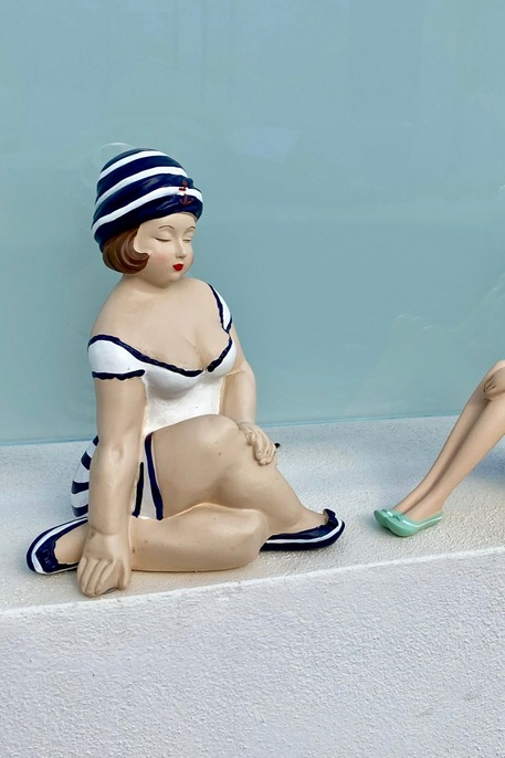 Chica Del Mar - Chicas aan het zwembad